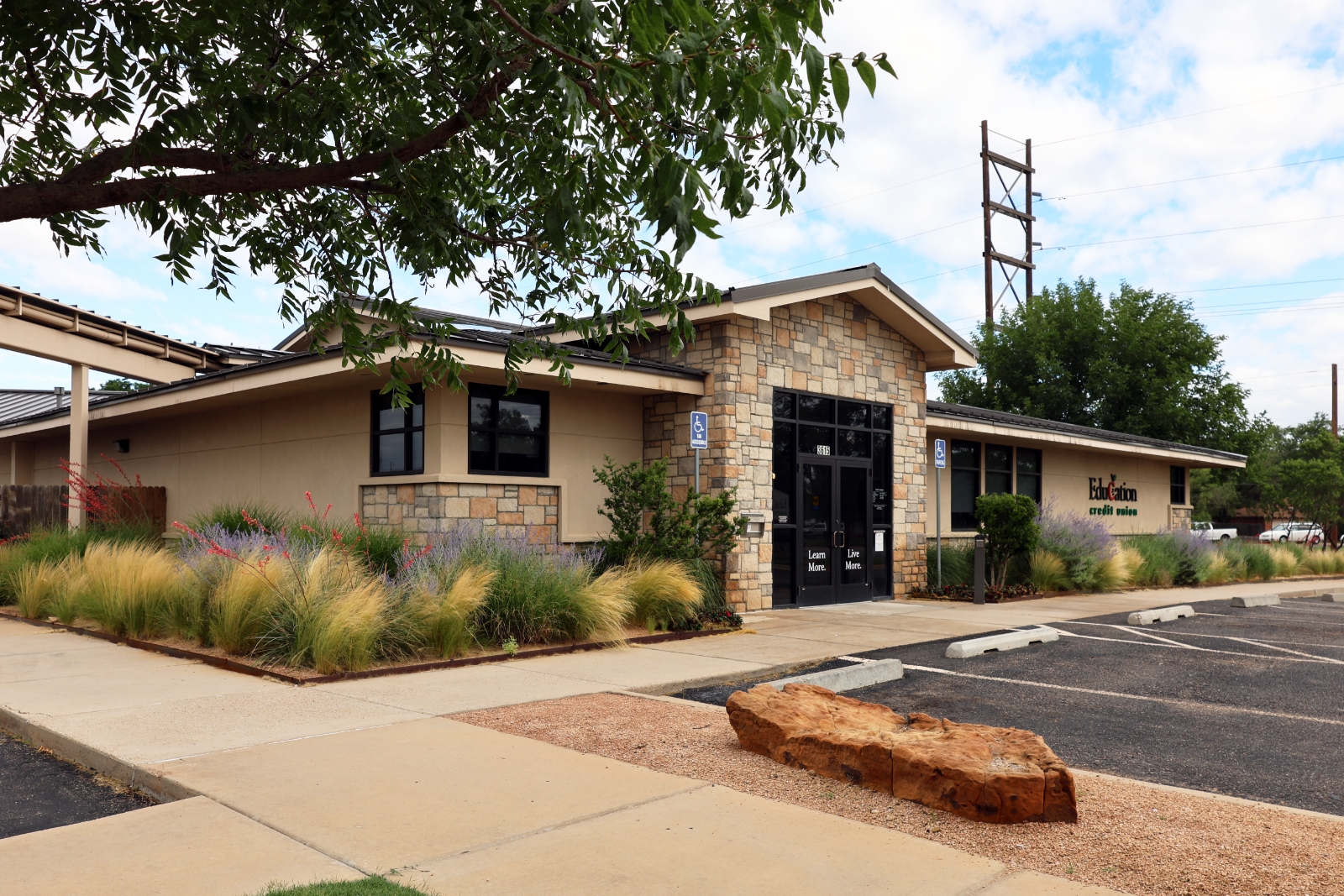 Exterior of the Education Credit Union 45th Street Branch