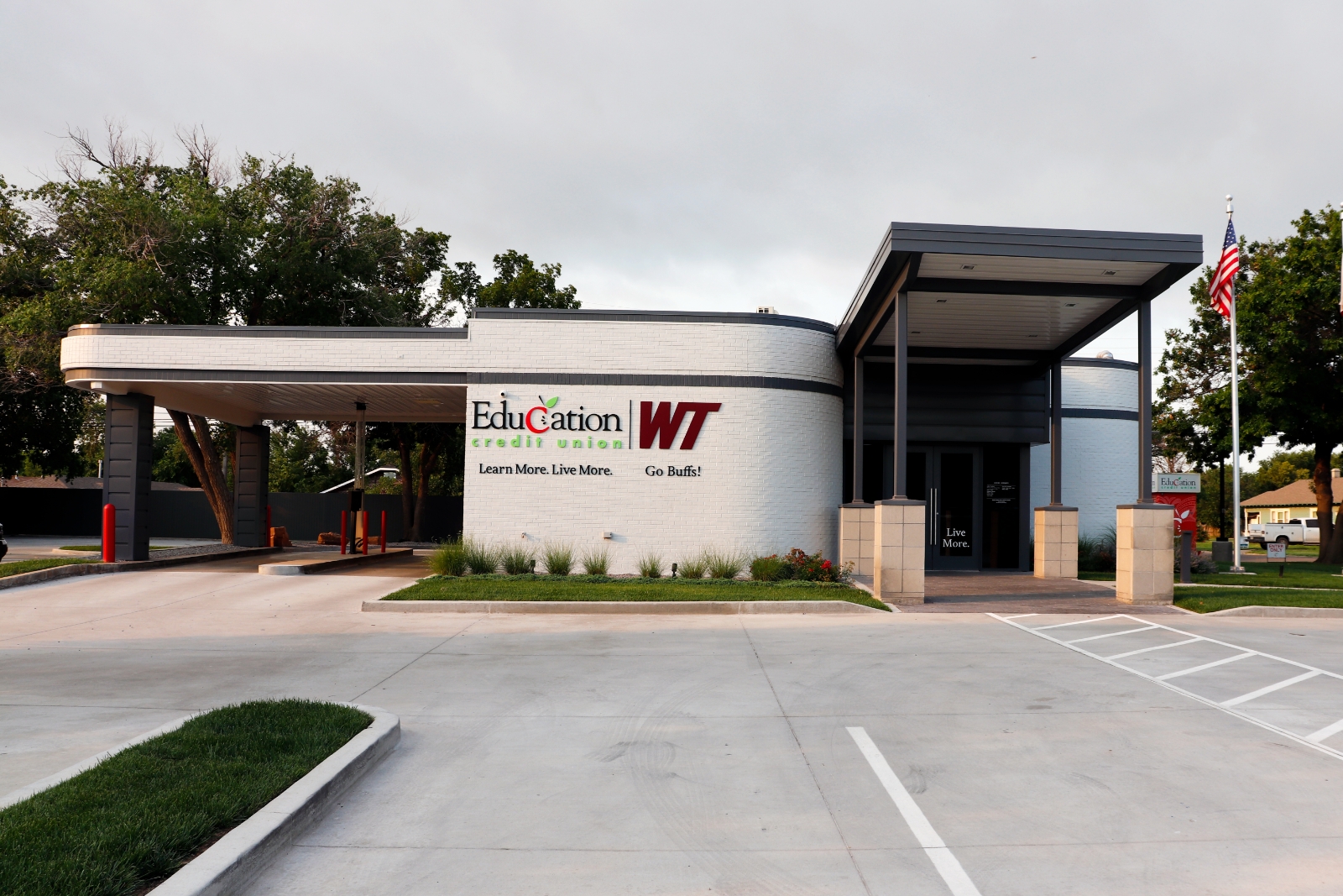 Exterior of the Education Credit Union Buff $mart Branch