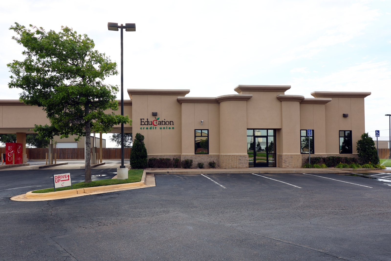 Exterior of the Education Credit Union Bushland Branch