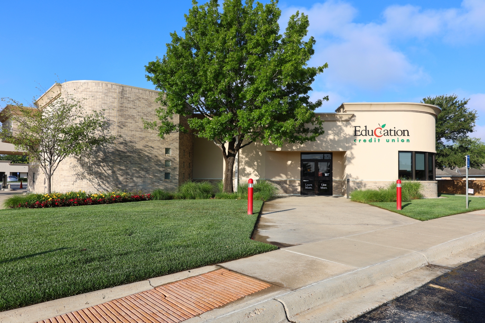 Exterior of the Education Credit Union Hillside Branch