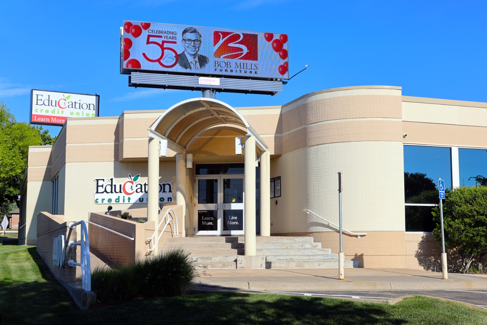 Exterior of the Education Credit Union I-40 Branch